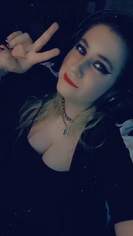 Ghuleh on OnlyFans with blonde hair and curvy figure.