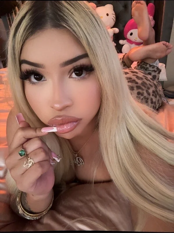 Latina Bratt OnlyFans all-natural creator