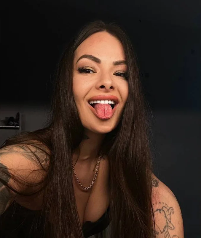 Latisha Blesk OnlyFans artist and tattoo master