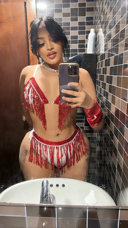 Laura on OnlyFans with exclusive content