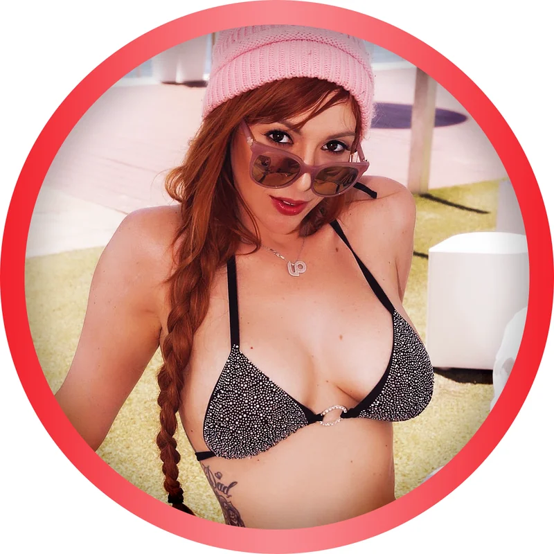 Lauren Phillips OnlyFans fiery-haired Goddess
