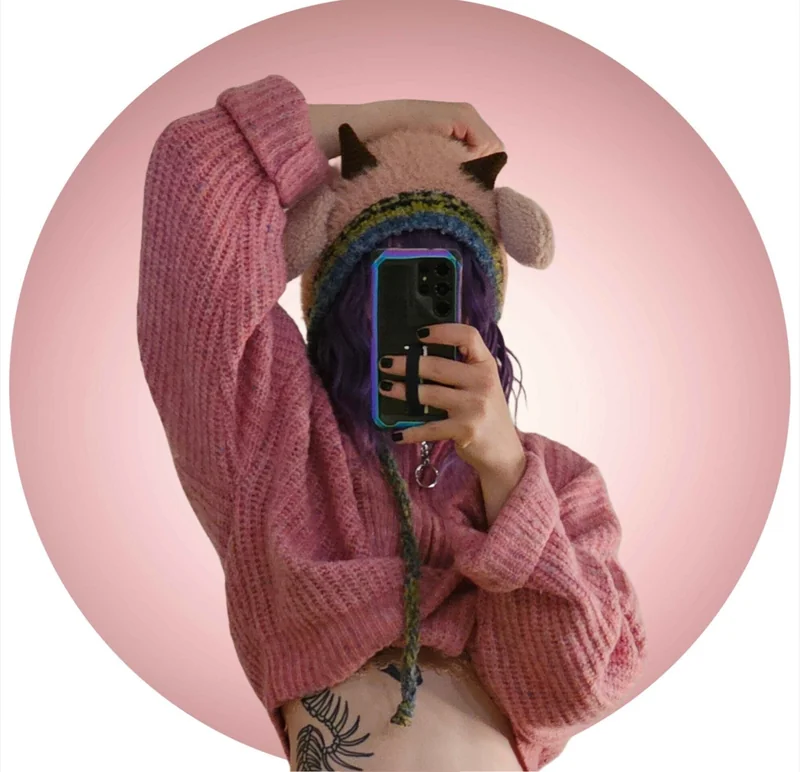 Lavender OnlyFans creator with custom content