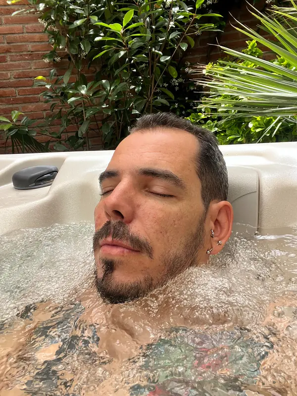 Lekuerotik OnlyFans creator from Spain with exclusive content.