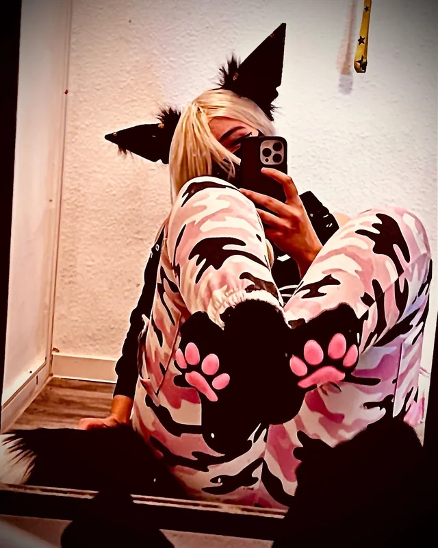 LeylaFox OnlyFans playful pet-play content