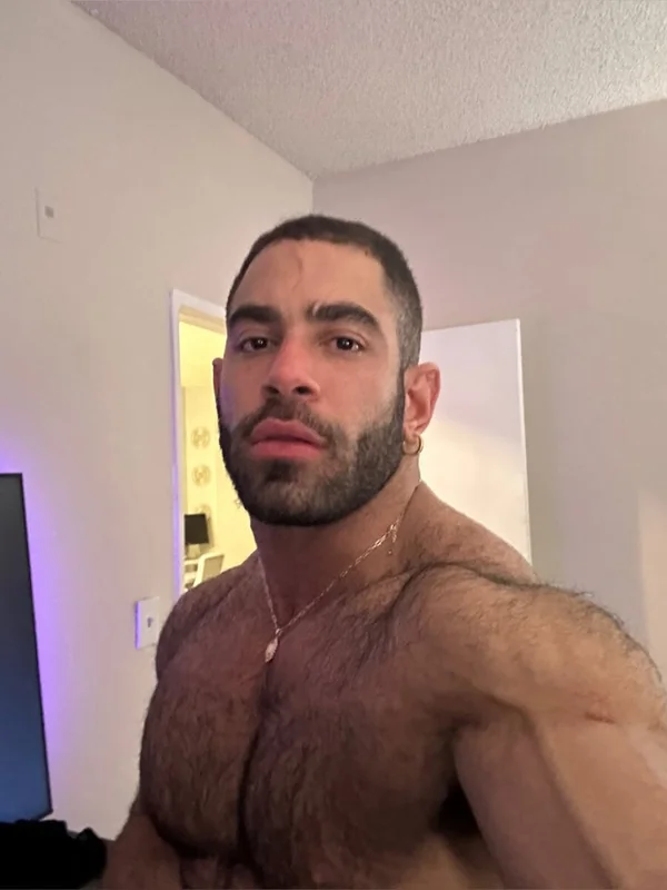 Liamperez OnlyFans athletic male creator