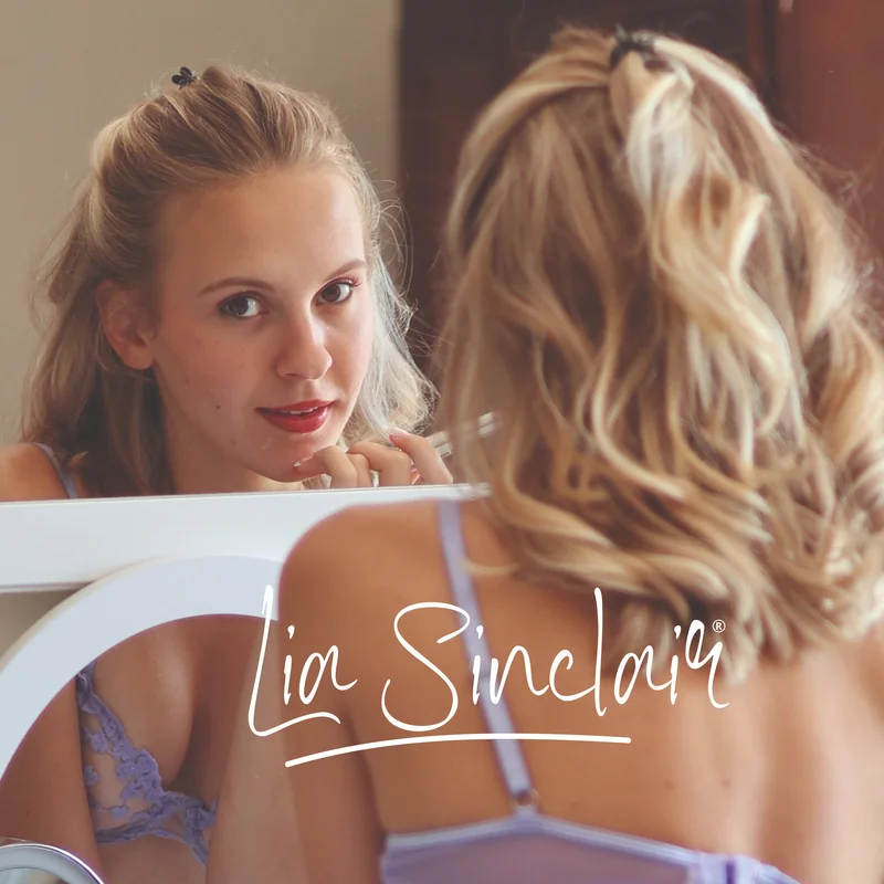Lia Sinclair OnlyFans adventurous blonde