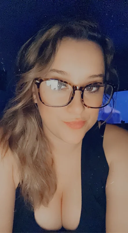 Glorianna OnlyFans creator with fun videos