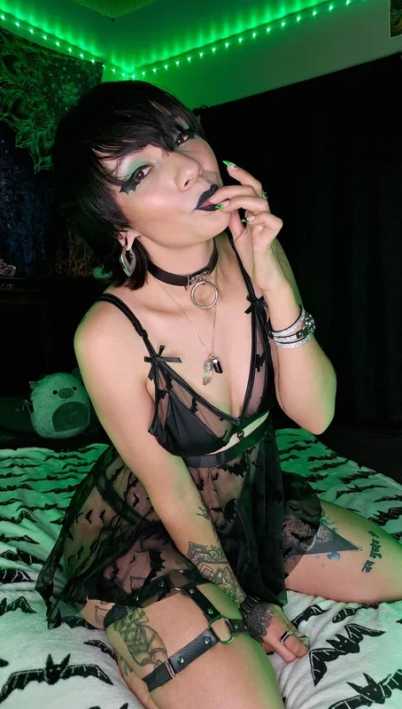 Lilkinkyykittennmvp OnlyFans creator with unlocked content