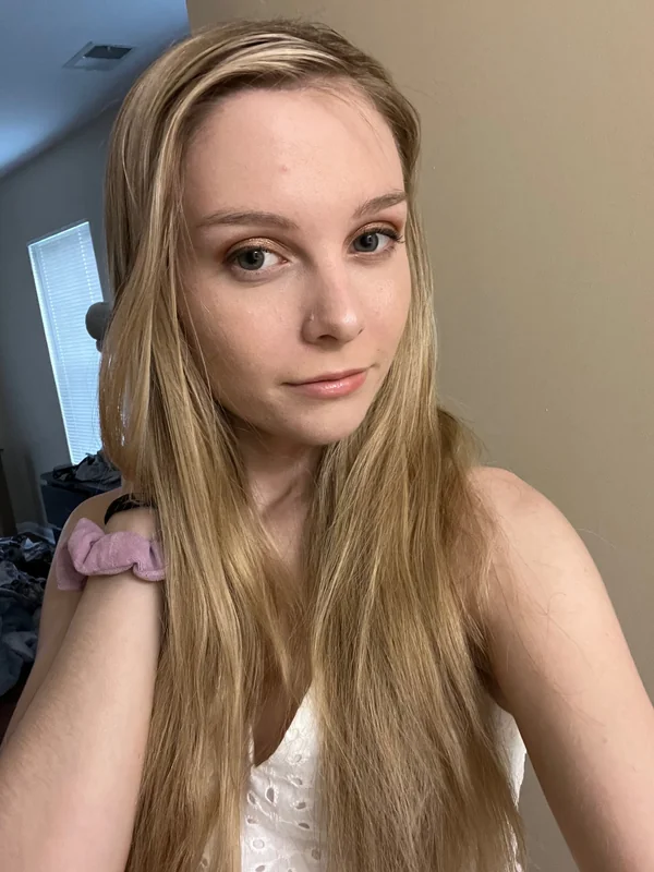 Lily Brooke OnlyFans Creator with unedited content