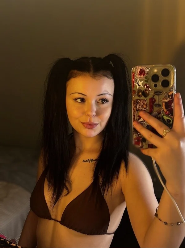 lilymercia OnlyFans creator with exclusive content