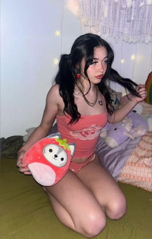 Lilypopz OnlyFans fun-sized creator