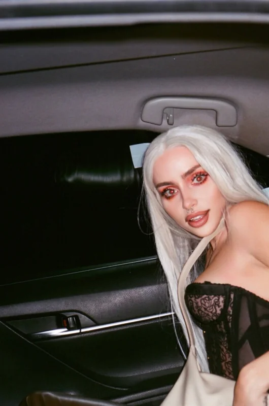 Naomi Woods OnlyFans creator with exclusive content