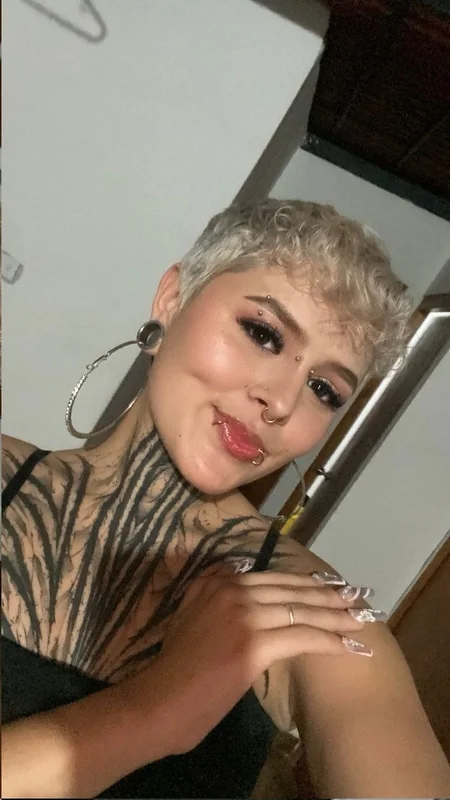 Lead OnlyFans with fun and flirty vibes.