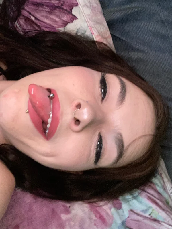 Littlehoe02 OnlyFans average hottie