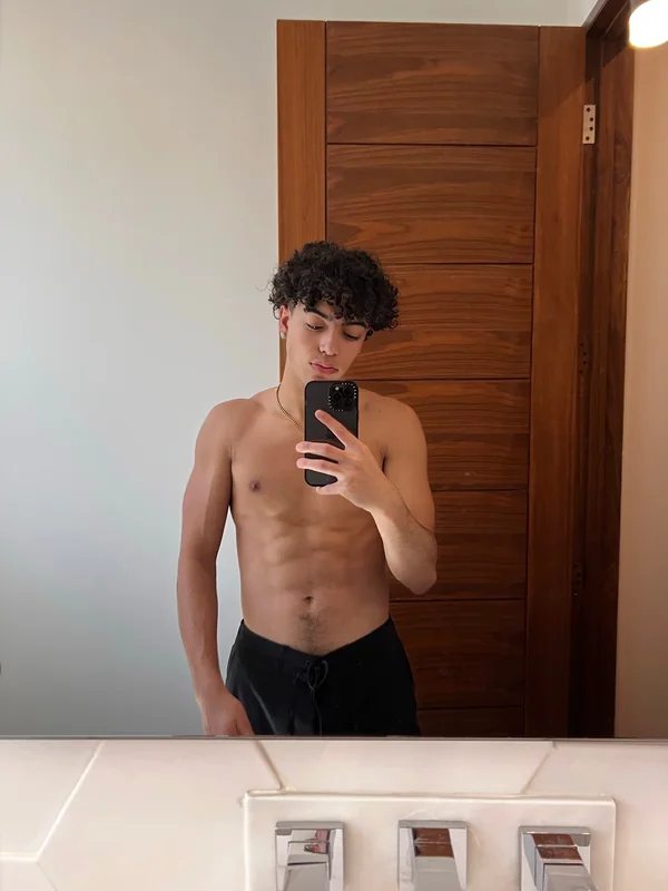 derek locotrendz OnlyFans confident daddy vibe