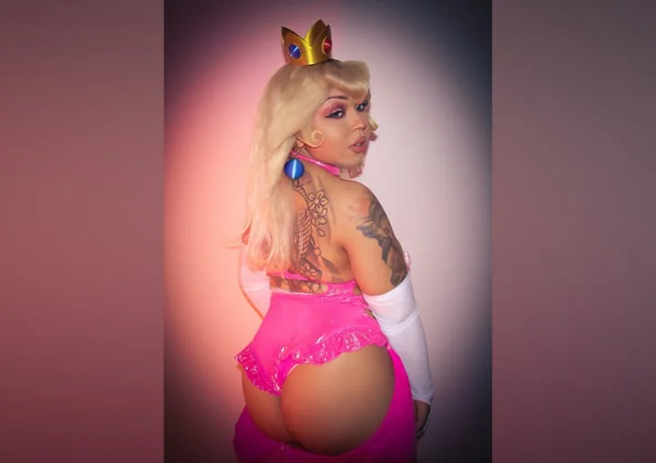 Lofibae OnlyFans Blonde Cosplay Queen