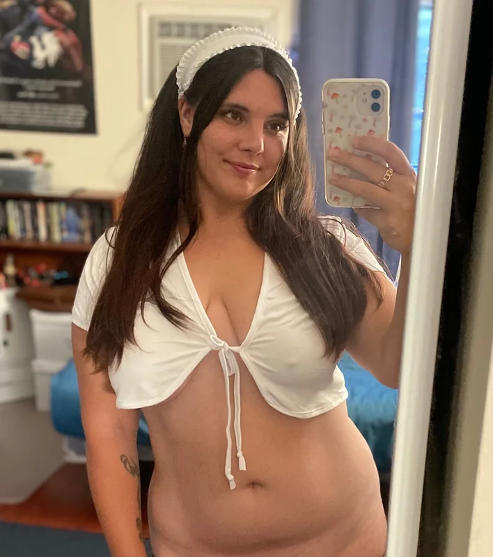 Lola Bush OnlyFans creator with natural aesthetic