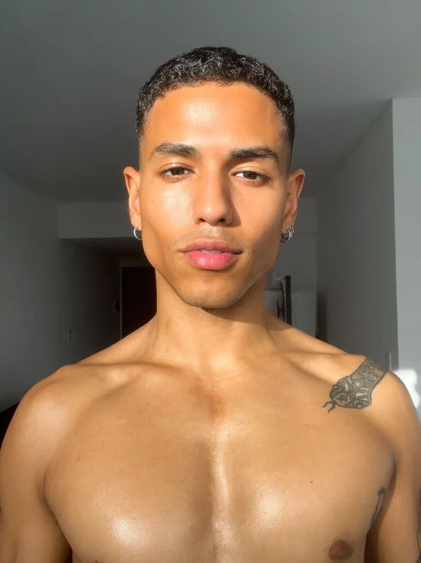 lonsoleone OnlyFans creator with unique content