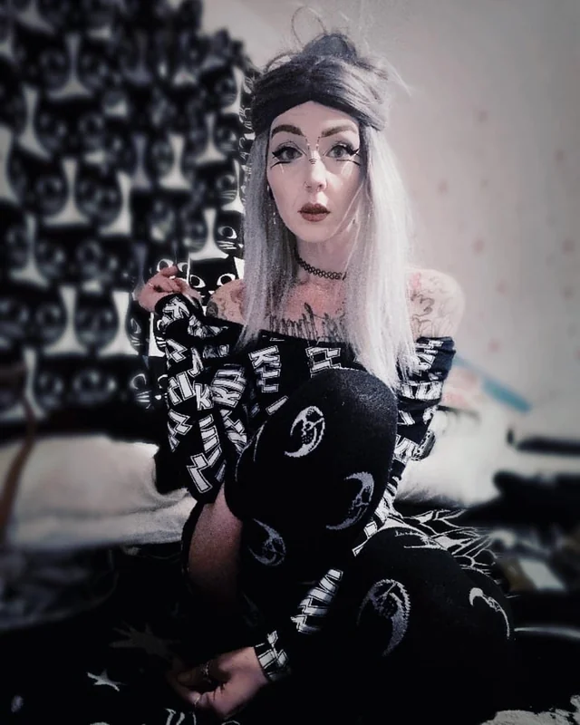 Rose OnlyFans creator with grey hair