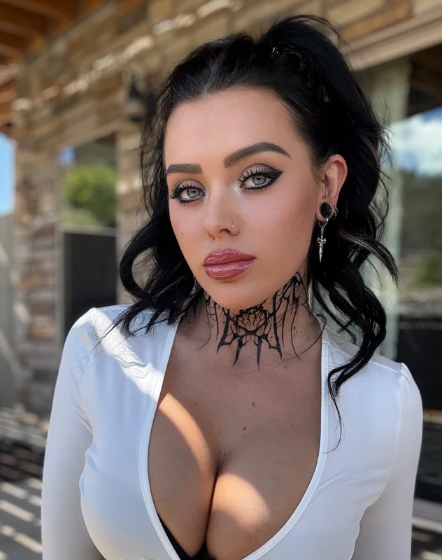 Lou Lou Belle OnlyFans profile picture - engaging creator