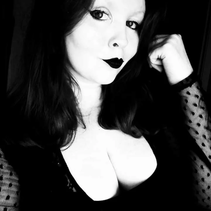 LadyDeth OnlyFans big tiddy goth girl