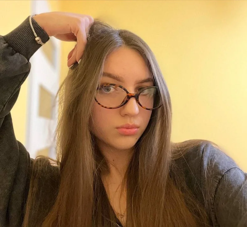 Lucia🌸 on OnlyFans with a vibrant personality.