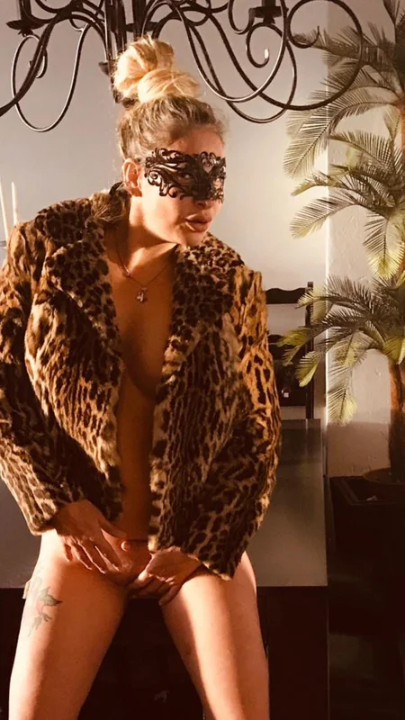 Lucifelina OnlyFans artist and dancer