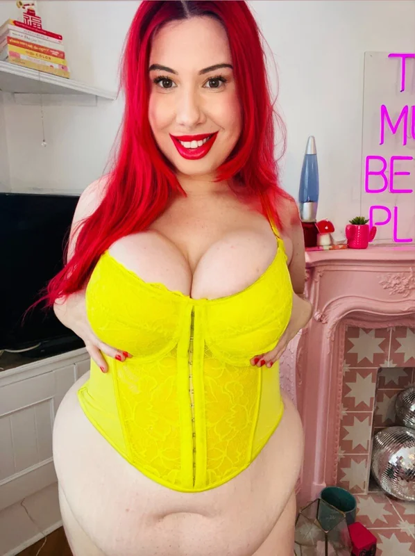 Lucy Jones OnlyFans red hair