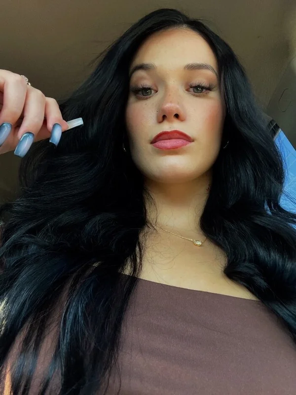 luvaaa OnlyFans brunette creator