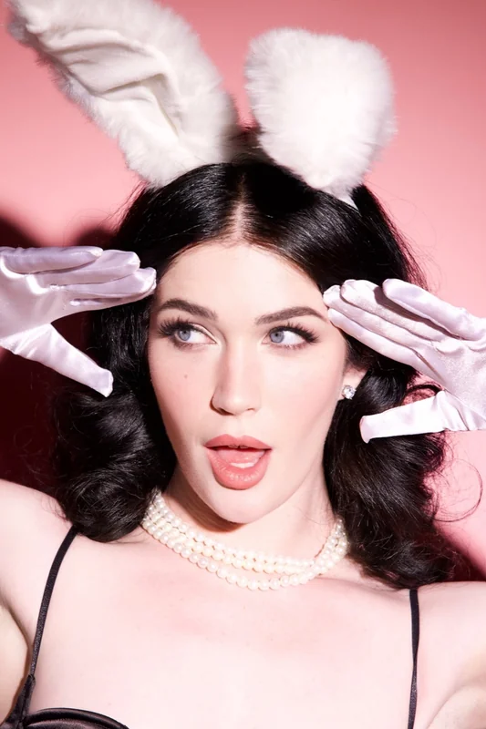 Evelyn Claire OnlyFans creator with exclusive content