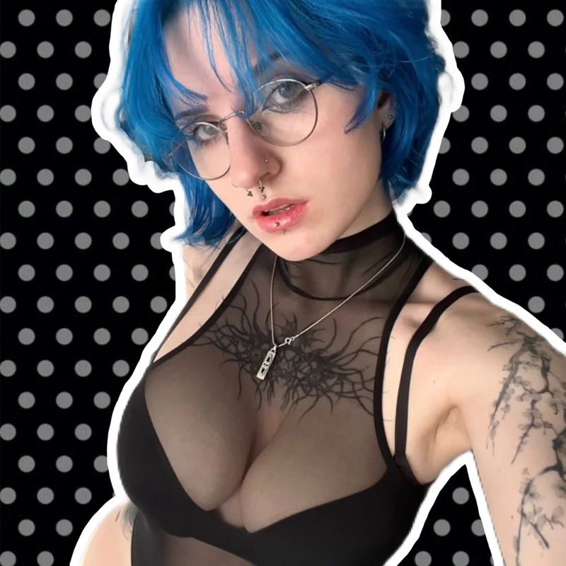 Lyra Crow OnlyFans Busty Model