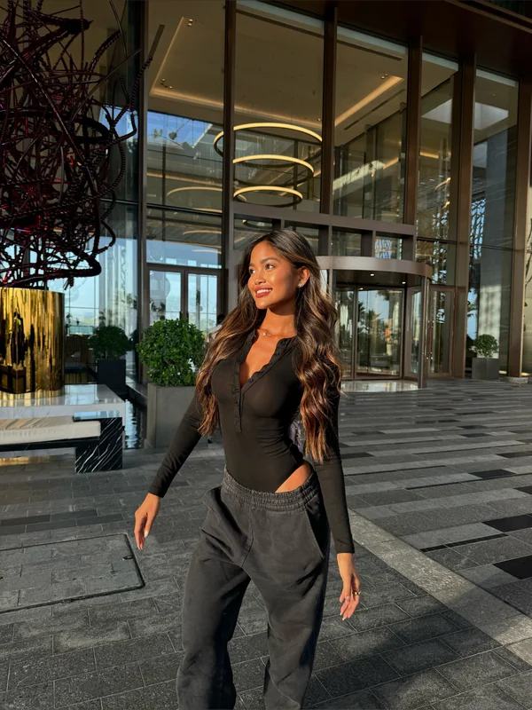 Maeurn Smiles OnlyFans Filipina creator with engaging content.