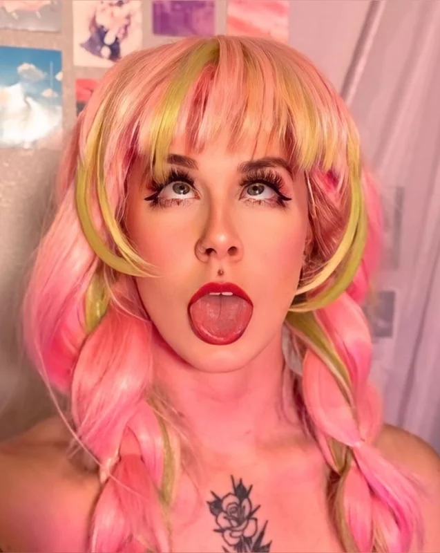 Maisievanasch OnlyFans tattooed creator