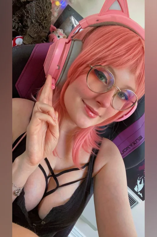MakaLovelyChan OnlyFans cosplay and lingerie creator