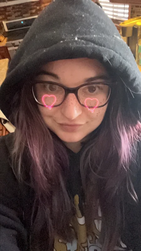 Manicwolfgirl OnlyFans geeky girl and exhibitionist