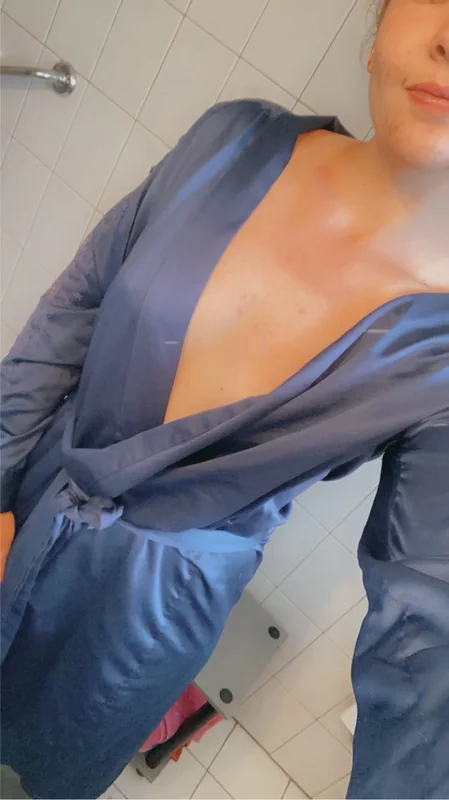 Manon OnlyFans creator with beautiful content