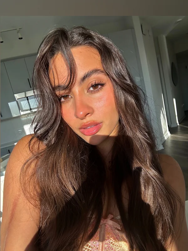 Maria Arzola OnlyFans creator with engaging content