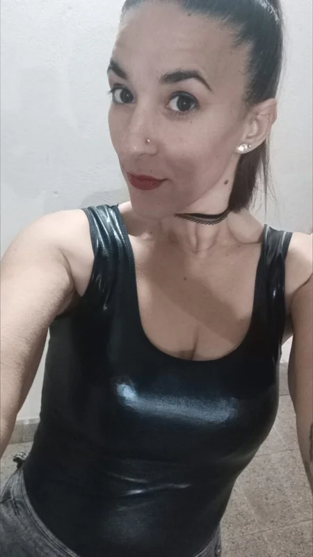 Mariane OnlyFans creator with exclusive content