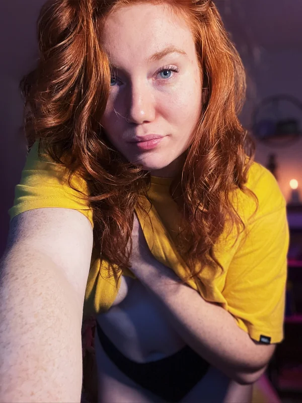 Marley Birthday Girl OnlyFans with natural beauty