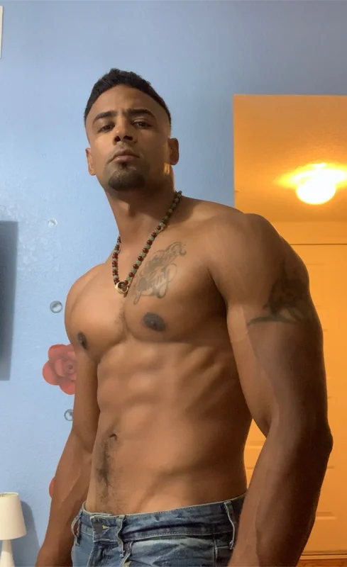 MAXIMUS CROS OnlyFans content creator and photographer