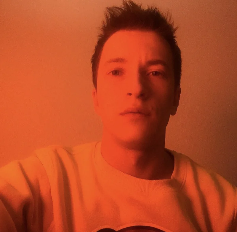 Maxr1989 OnlyFans creator showcasing creative nudity