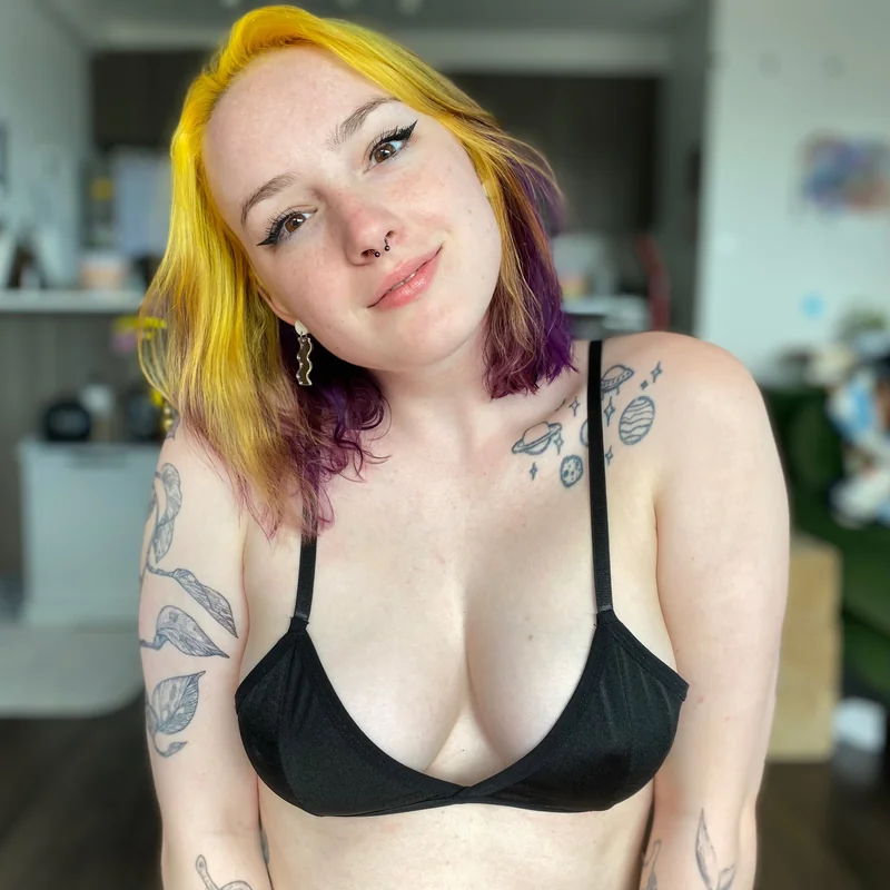 Mel No PPV OnlyFans Canadian alt model with colorful hair