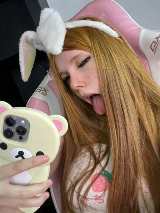 Mel Whitte OnlyFans creator and redhead