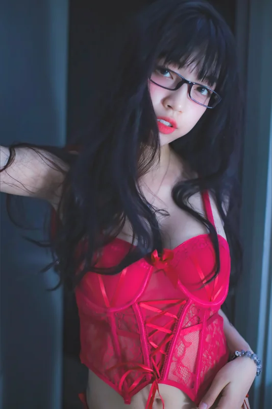 Kate Hakimi OnlyFans creator with captivating content