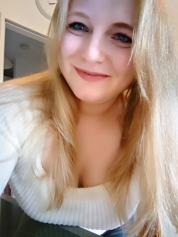 Lovely Mia OnlyFans Curvy