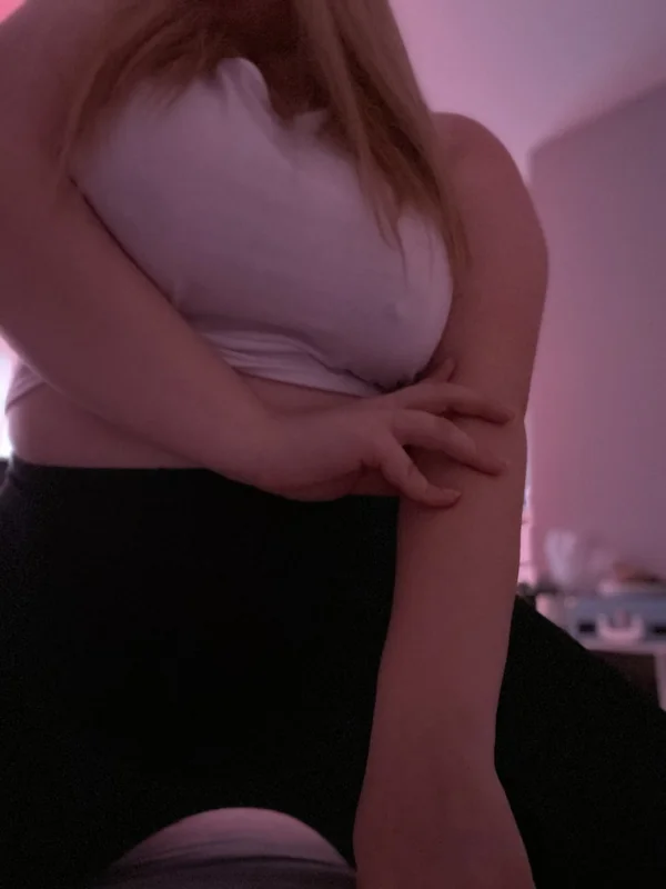 Mia OnlyFans plus size creator with vibrant content