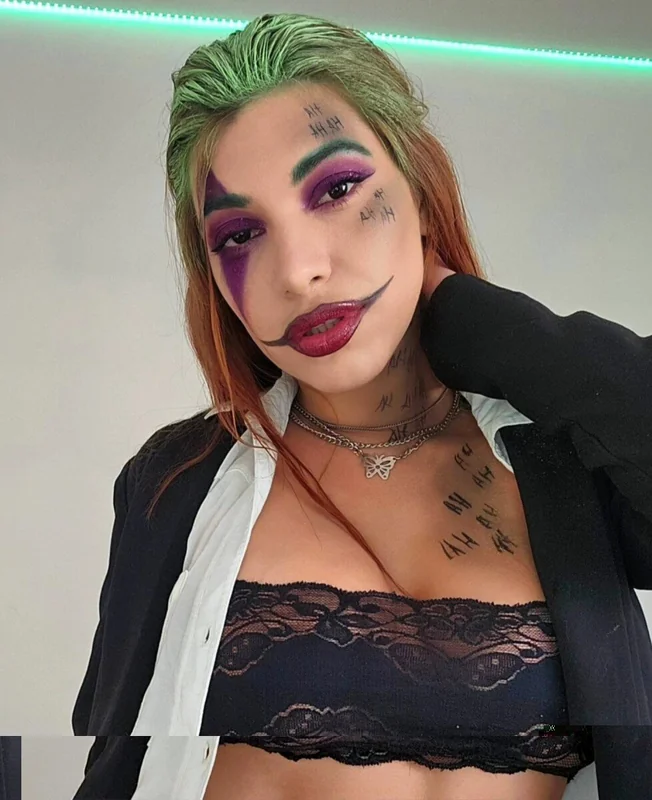 Mia Greco Queen of custom OnlyFans creator