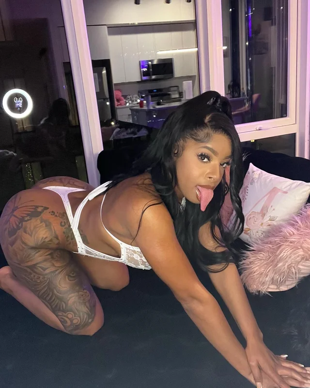Mia Mercy OnlyFans creator with exclusive content