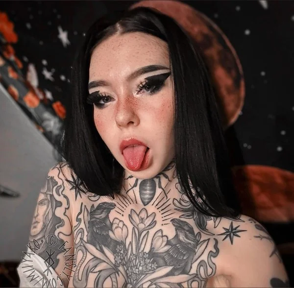 miiyako OnlyFans tattooed creator