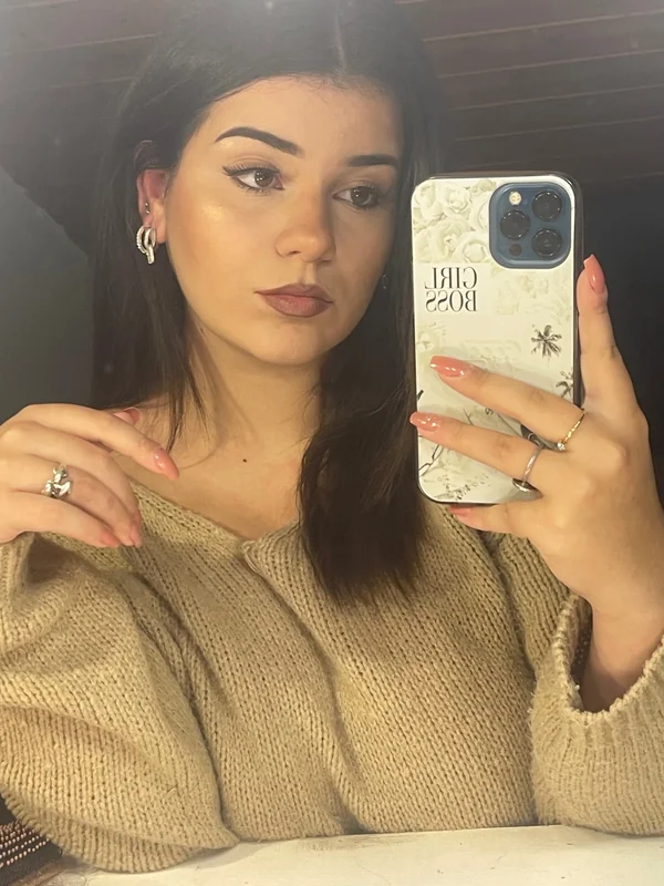 Carla charles OnlyFans 19 year old creator